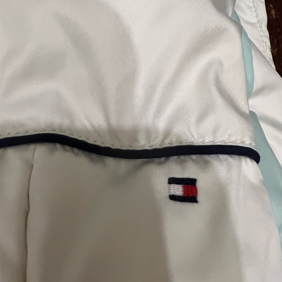 Tommy Hilfiger white puffer vest with pockets and embroidery detail - Picture 3 of 14